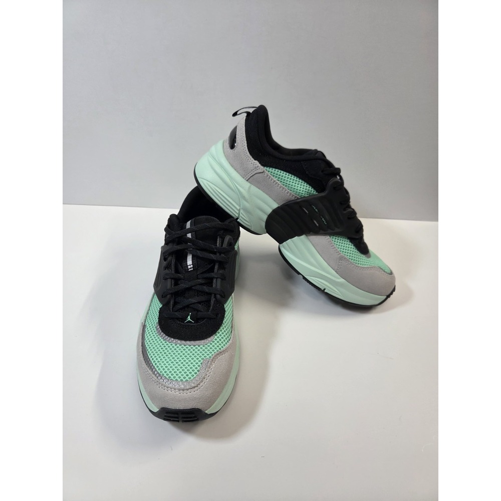 Jordan Trunner O/S Black Grey Green Glow (GS) ii6531-004 Size 7Y